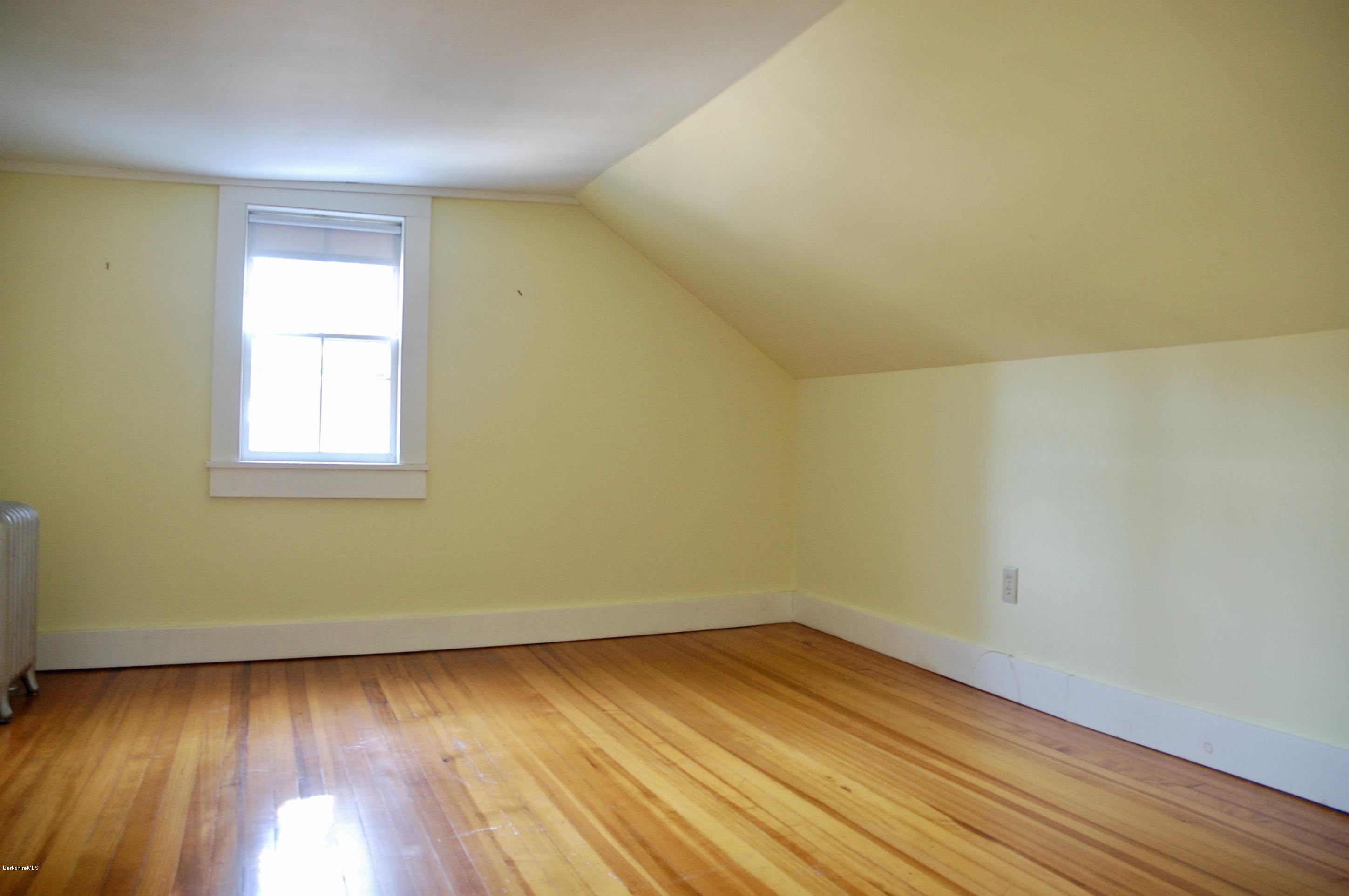 12 A Castle Hill Road Stockbridge, MA 01262 - Photo 9 of 18 Bedroom