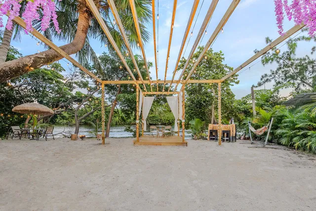 $3,500,000 | 2024 Palmetto Road, West Palm Beach, FL 33406