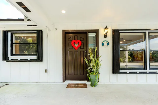 $3,500,000 | 2024 Palmetto Road, West Palm Beach, FL 33406