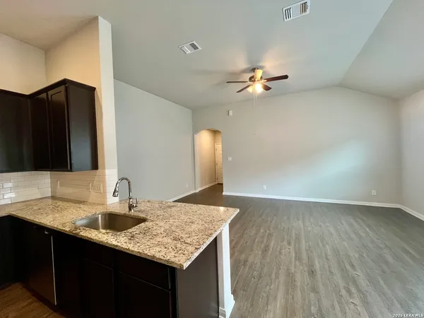 $1,450 | 3406 Lindsay Lane, Seguin, TX 78155