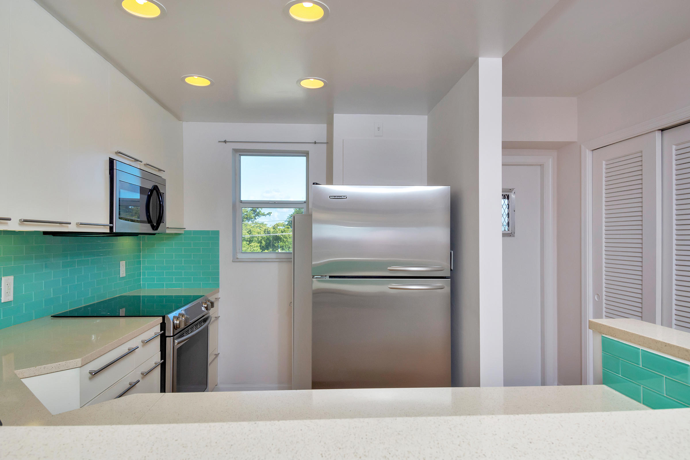 750 Northeast Spanish River Boulevard, Unit 404 Boca Raton, FL 33431 - Photo 4 of 17 750 NE Spanish River Blvd #404. - 24