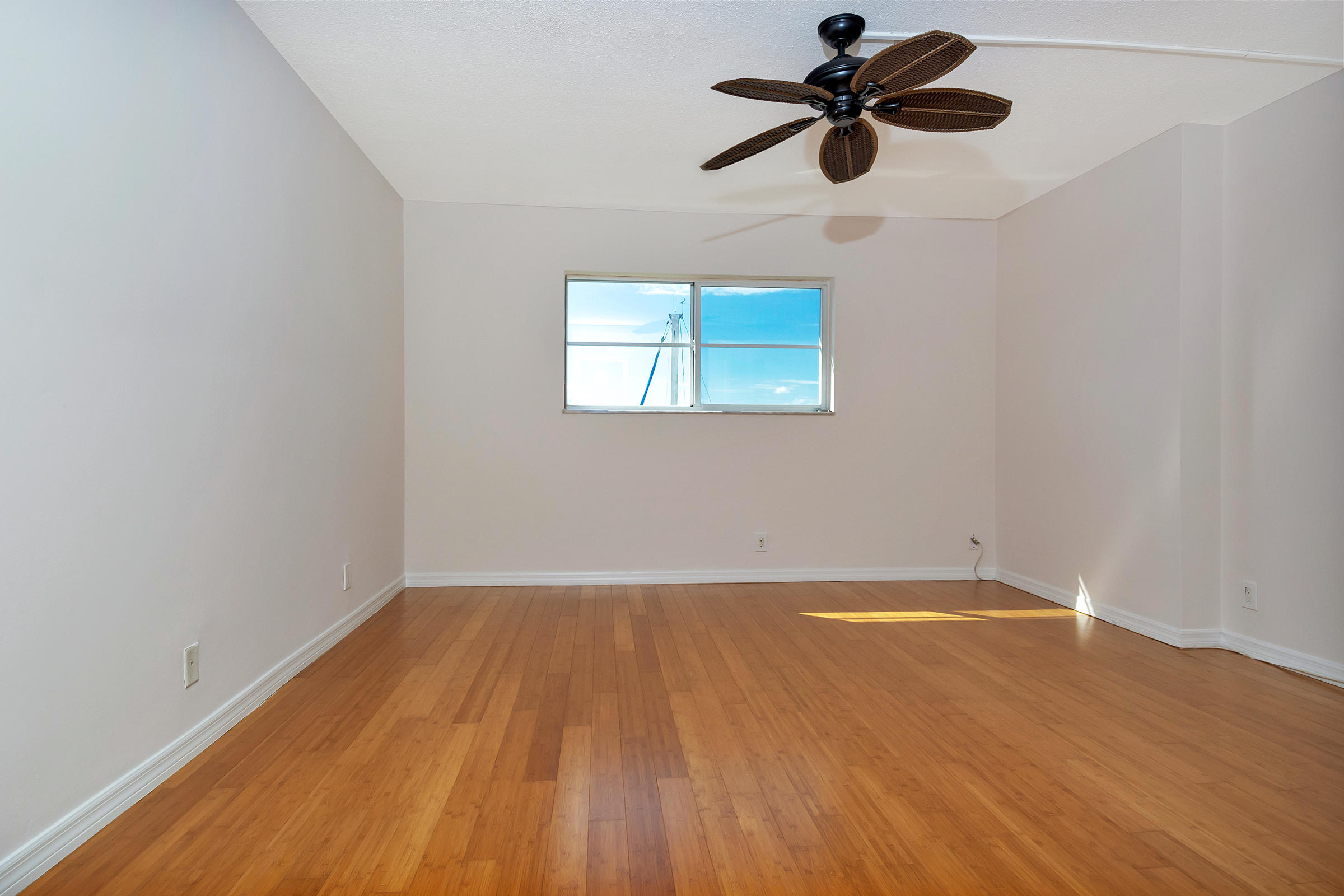 750 Northeast Spanish River Boulevard, Unit 404 Boca Raton, FL 33431 - Photo 6 of 17 750 NE Spanish River Blvd #404. - 29