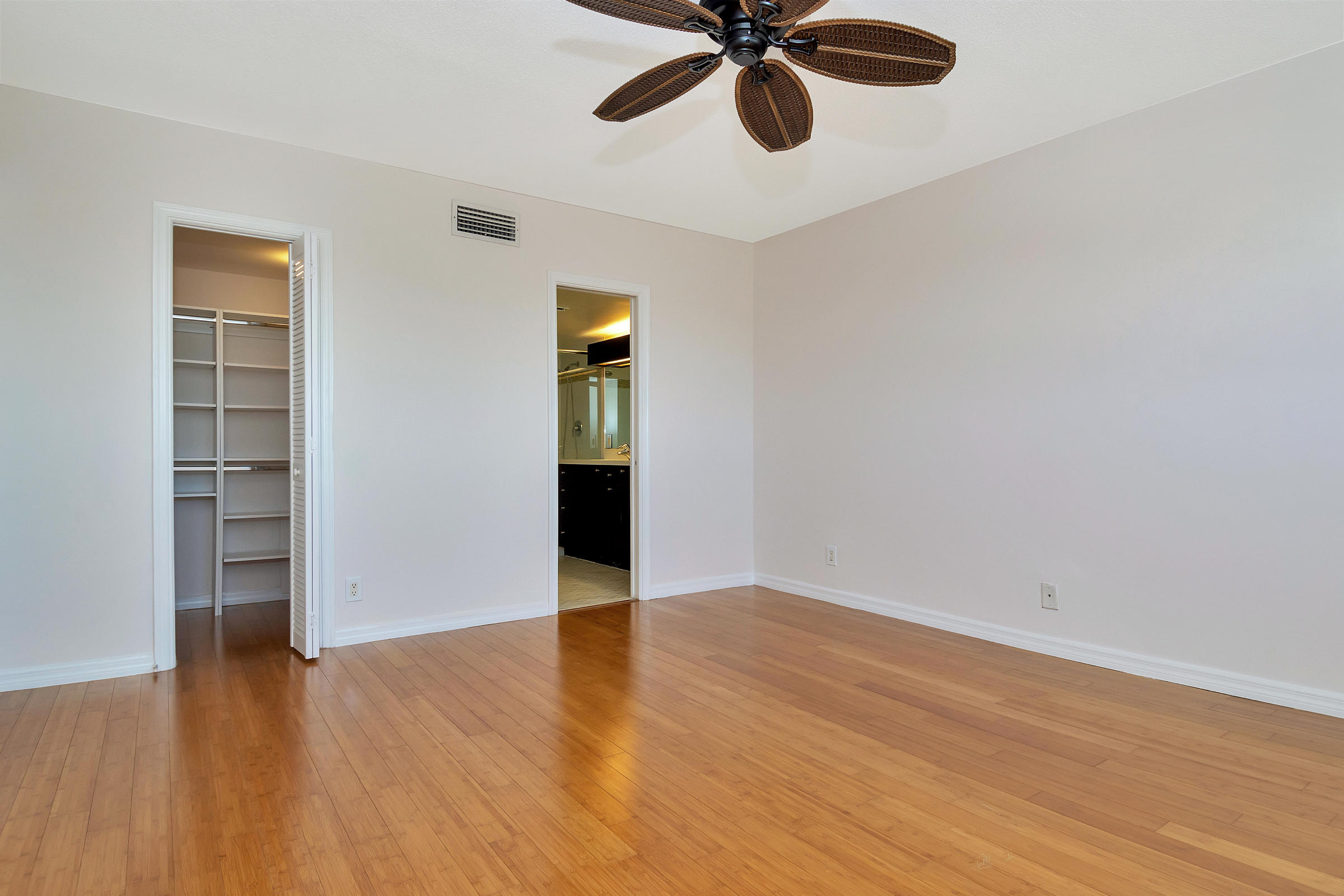 750 Northeast Spanish River Boulevard, Unit 404 Boca Raton, FL 33431 - Photo 7 of 17 750 NE Spanish River Blvd #404. - 34