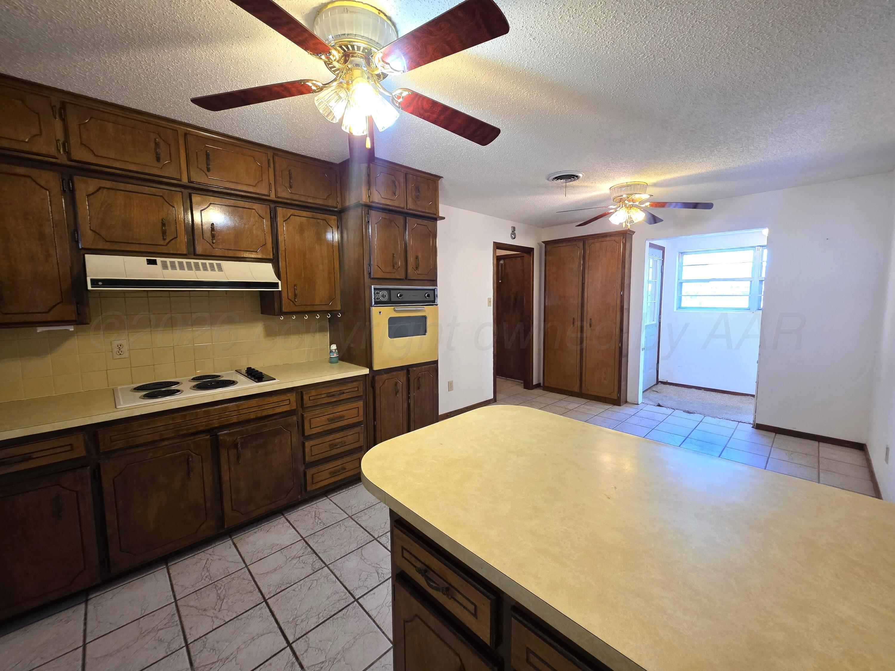 924 West Terry Road Pampa, TX 79065 - Photo 5 of 23 Kitchen