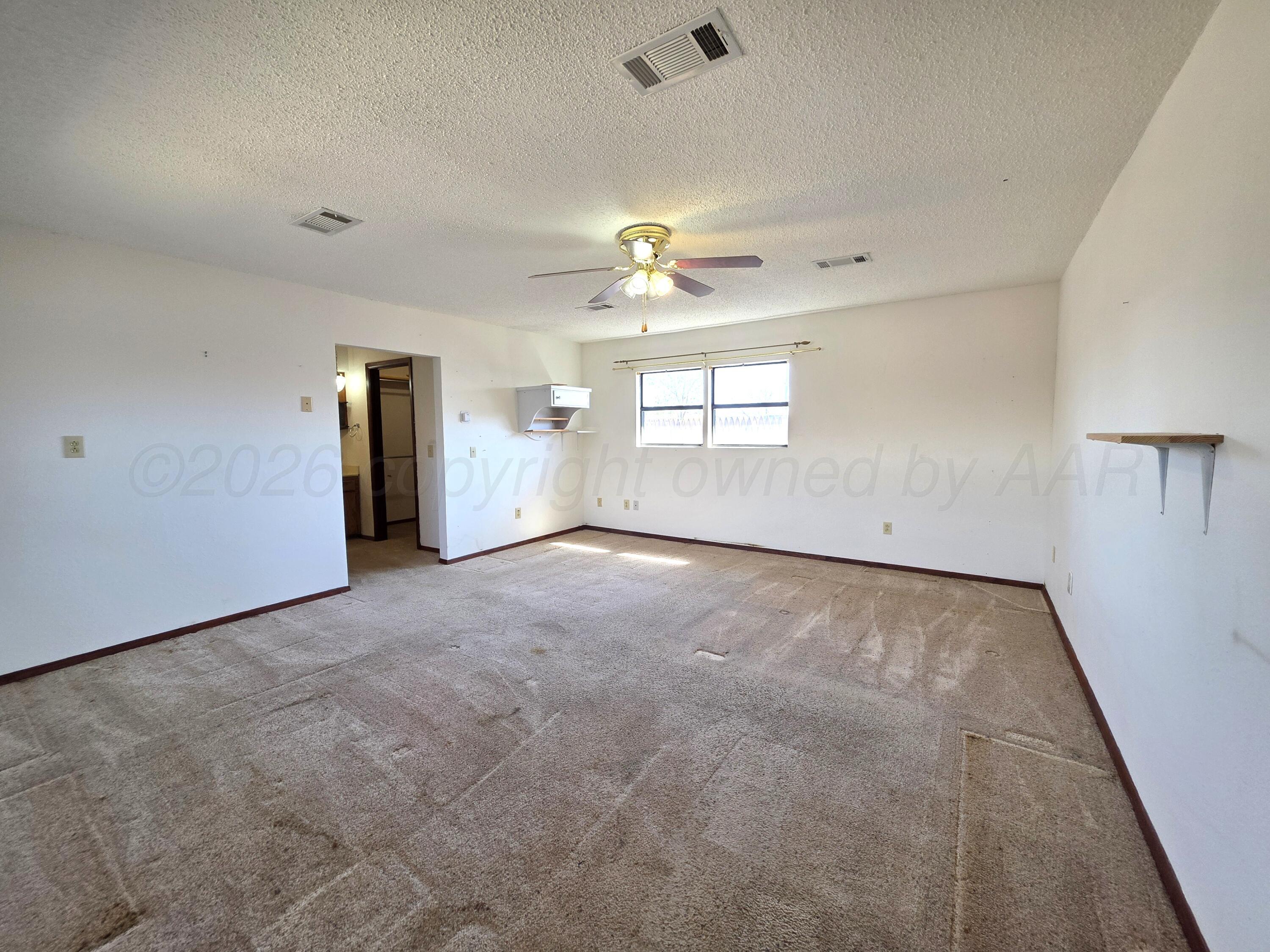 924 West Terry Road Pampa, TX 79065 - Photo 8 of 23 Primary Bedroom