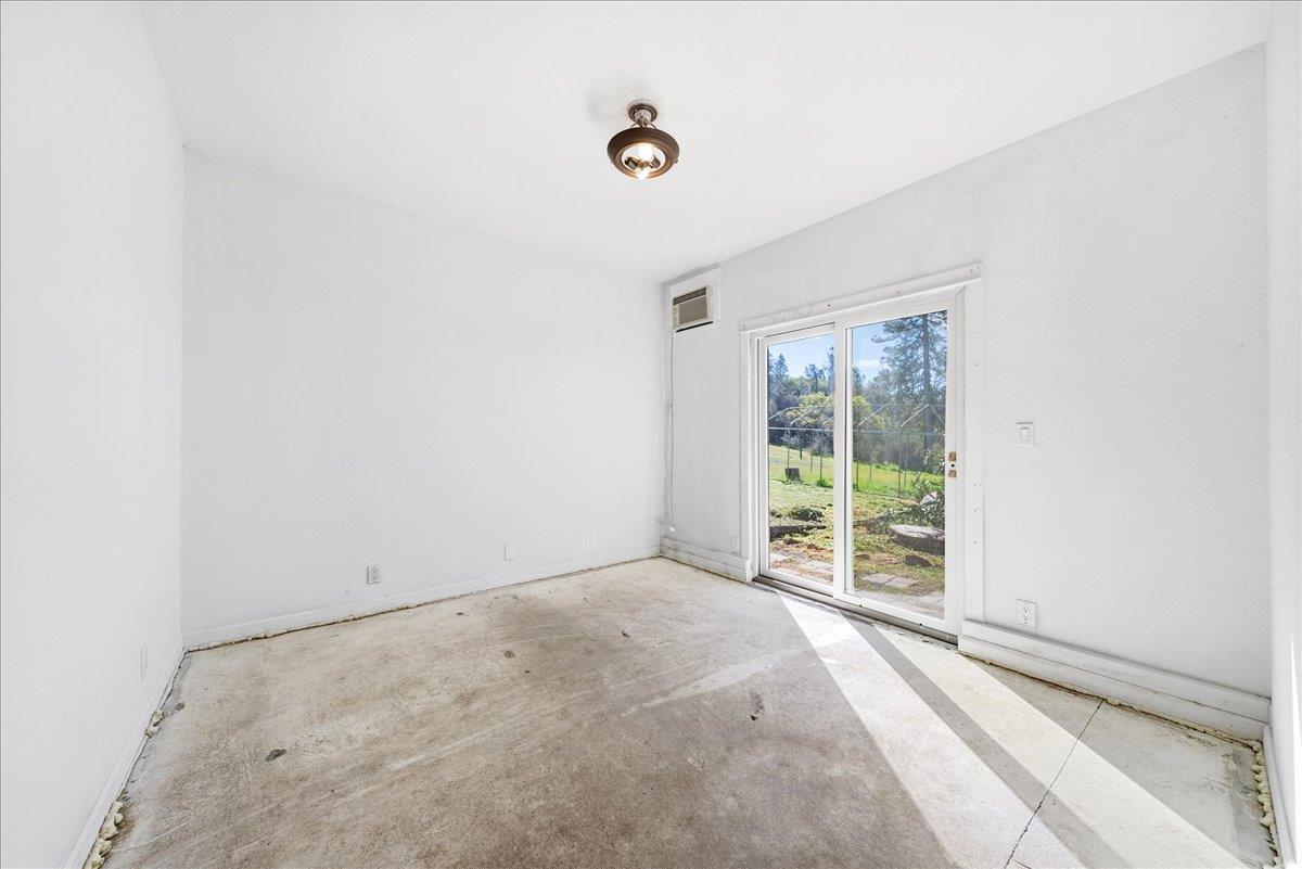 16035 Running Springs Road Grass Valley, CA 95949 - Photo 43 of 94 an empty room with windows