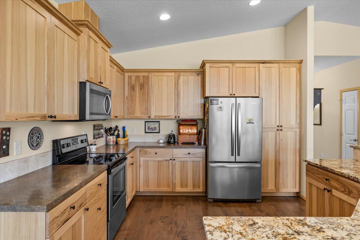4856 Payne Road Medford, OR 97504 - Photo 24 of 49 Kitchen view 2