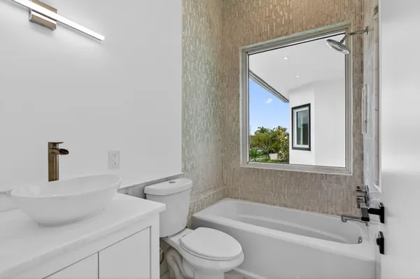 $5,699,000 | 2641 Northeast 48th Street, Lighthouse Point, FL 33064