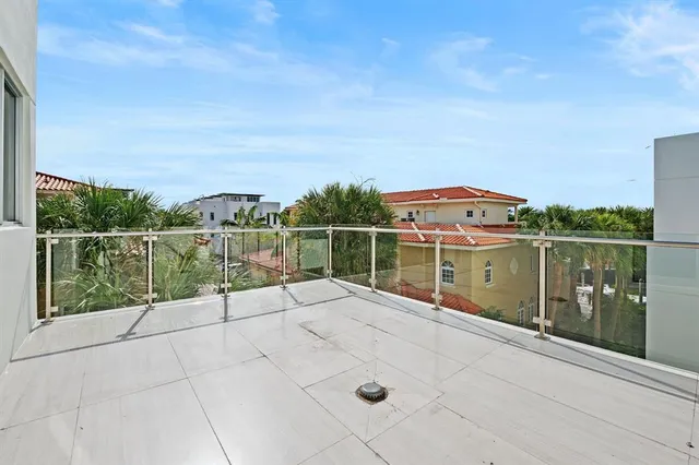 $1,999,995 | 240 Shore Court, Lauderdale-by-the-Sea, FL 33308