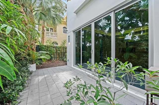 $1,999,995 | 240 Shore Court, Lauderdale-by-the-Sea, FL 33308