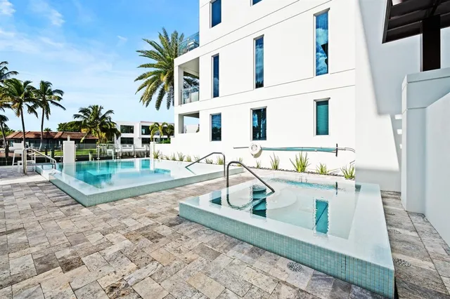 $1,999,995 | 240 Shore Court, Lauderdale-by-the-Sea, FL 33308