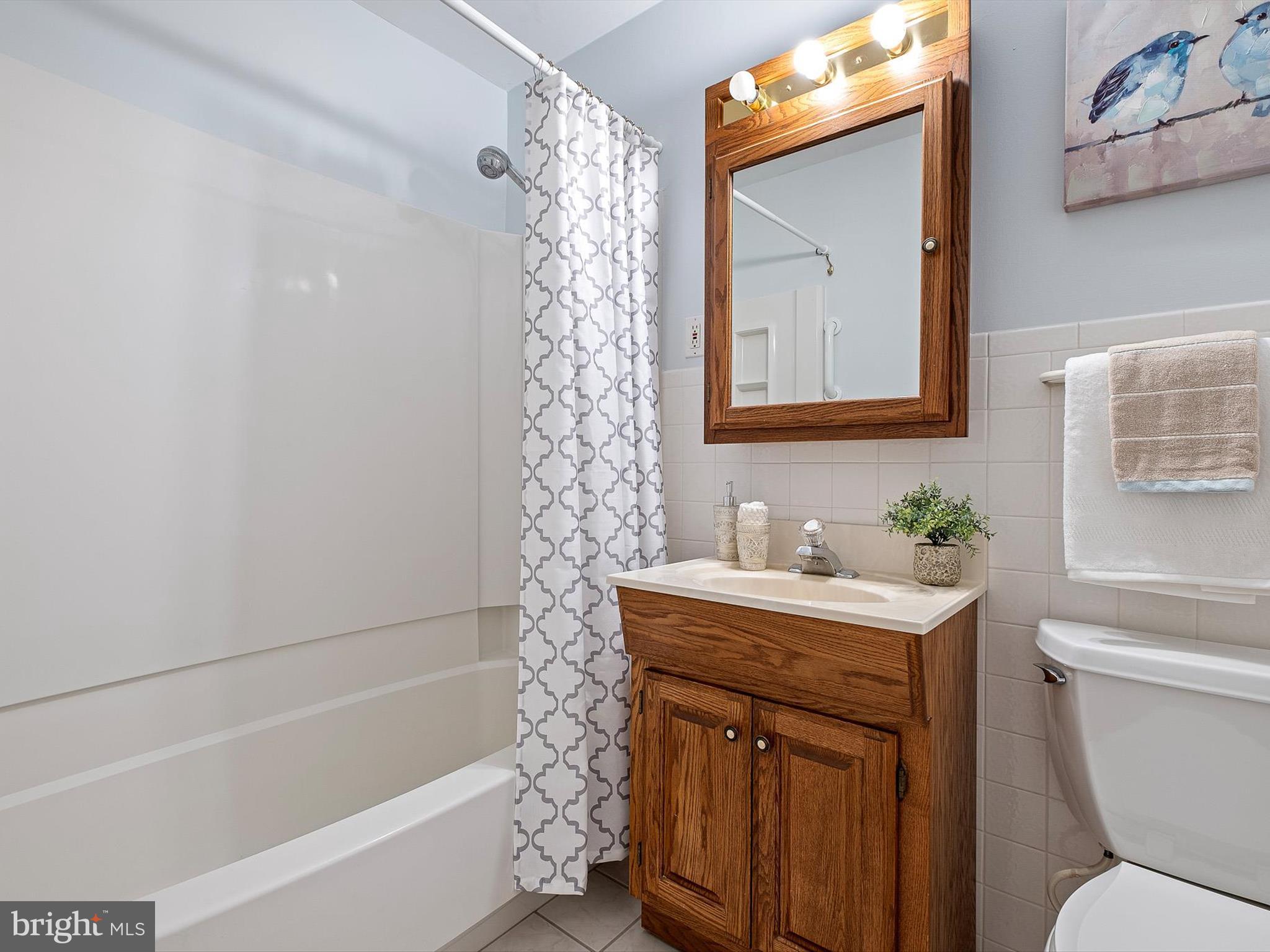 2407 Oakmere Road Wilmington, DE 19810 - Photo 13 of 26 Hall Bath
5x8