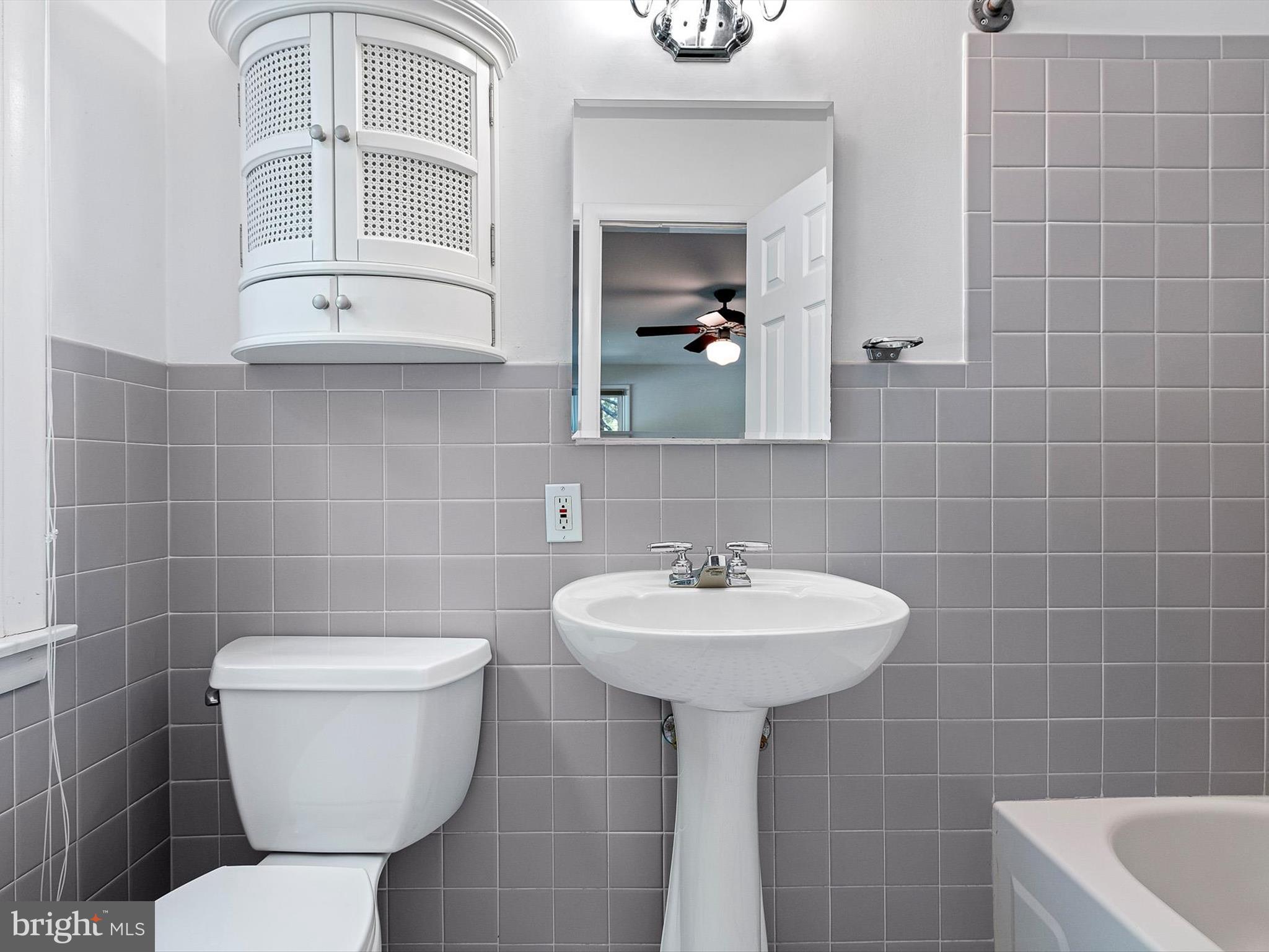 2407 Oakmere Road Wilmington, DE 19810 - Photo 18 of 26 Primary Bath