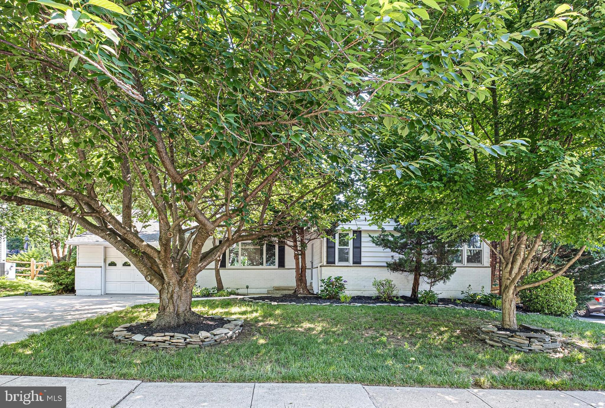 2407 Oakmere Road Wilmington, DE 19810 - Photo 2 of 26 Front view of house