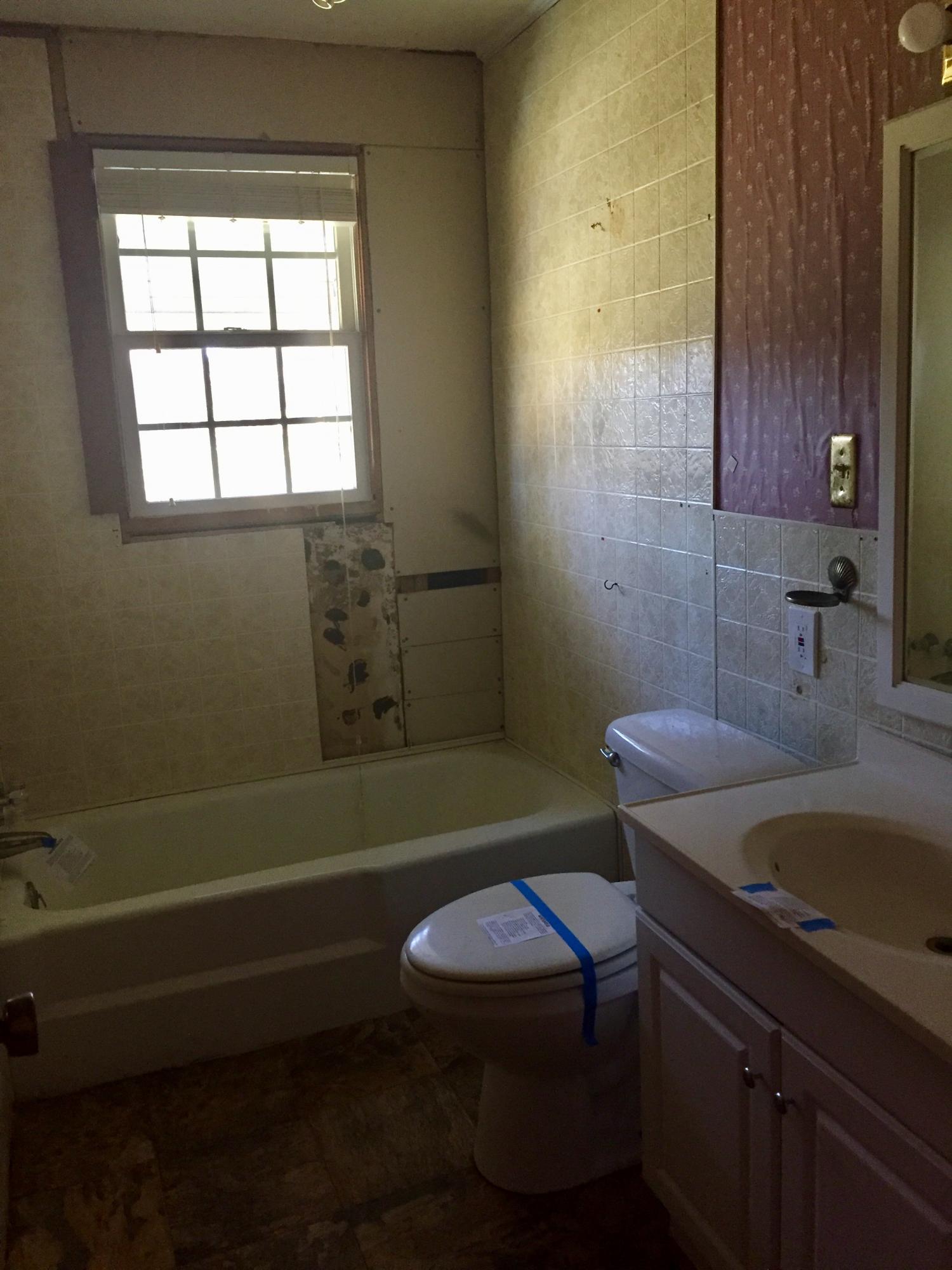 196 Callaway Drive St. George, SC 29477 - Photo 6 of 7 196CallawayBathroom