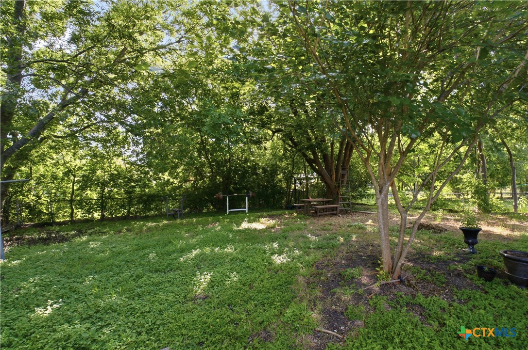 503 Cardinal Avenue Killeen, TX 76541 - Photo 24 of 26 a backyard of a house with lots of green space