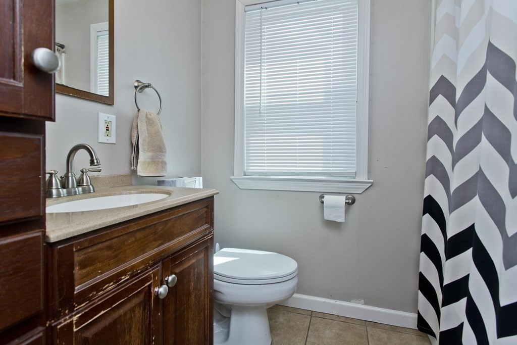 47 Clough Street Springfield, MA 01118 - Photo 13 of 19