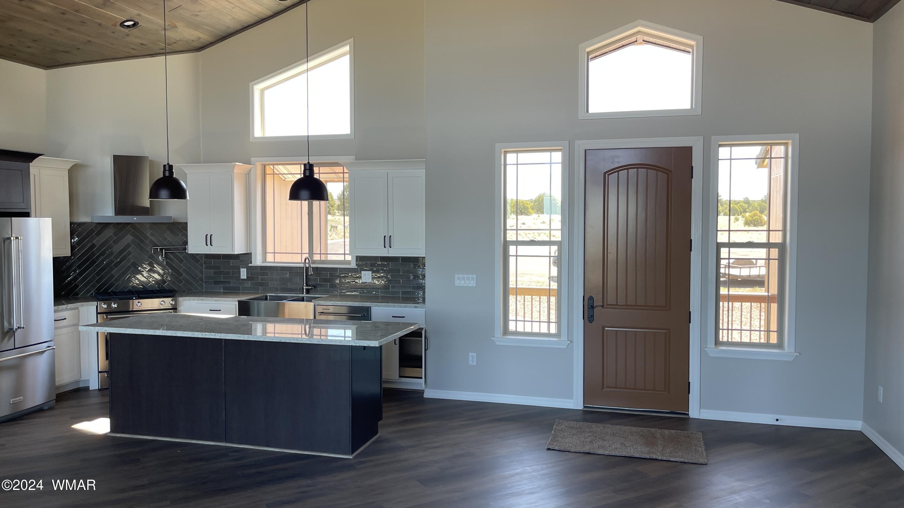 900 South Ridgeway Place Show Low, AZ 85901 - Photo 16 of 43 Kitchen and front door