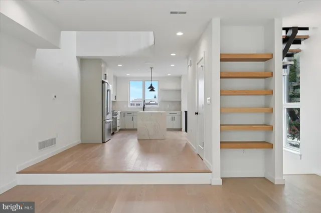 $1,250,000 | 600 Brenna Walk, Philadelphia, PA 19123