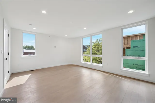 $1,250,000 | 600 Brenna Walk, Philadelphia, PA 19123