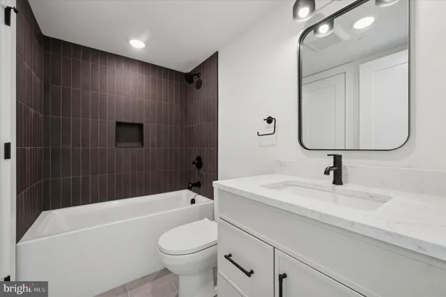 $1,250,000 | 600 Brenna Walk, Philadelphia, PA 19123