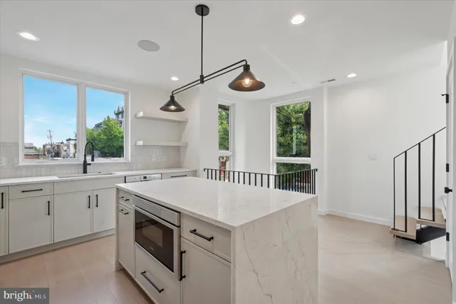 $1,250,000 | 600 Brenna Walk, Philadelphia, PA 19123