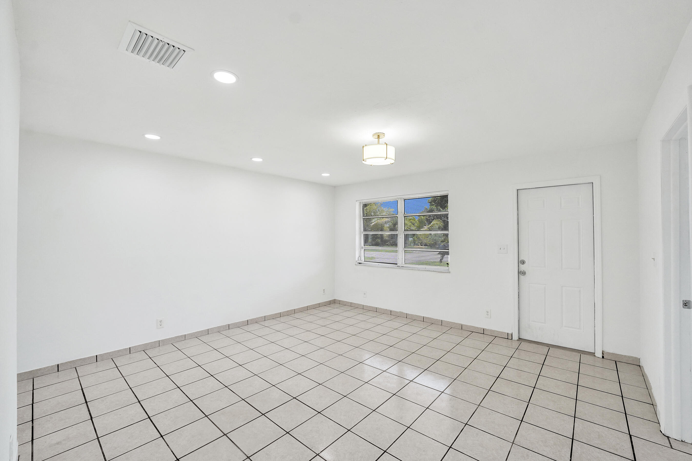 5830 Garfield Street Hollywood, FL 33021 - Photo 7 of 54 Unit 1 - Front Room