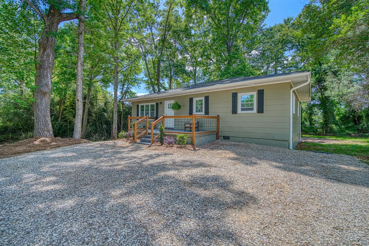 112 Poteat Street Chesnee, SC 29323 - Photo 2 of 31