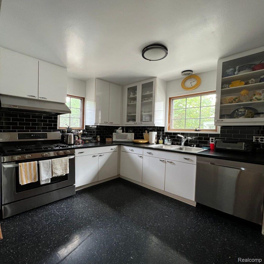 262 Fisher Road Grosse Pointe, MI 48230 - Photo 16 of 47 Gallery Image 16