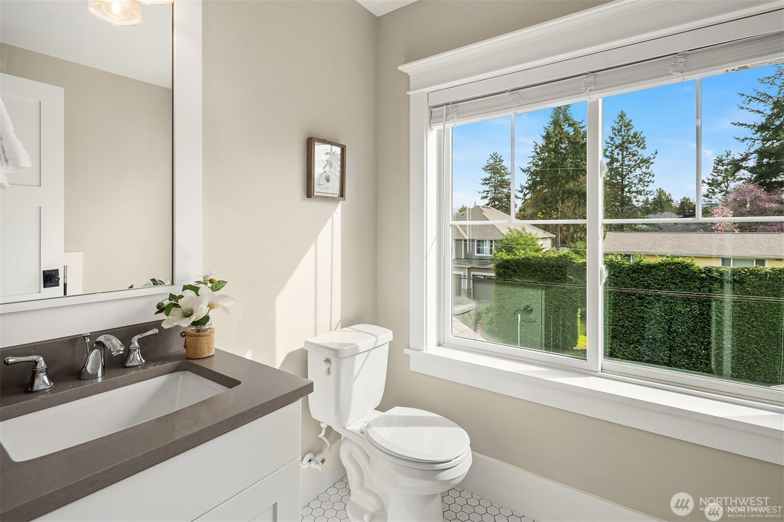 10610 Northeast 28th Street Bellevue, WA 98004 - Photo 29 of 35