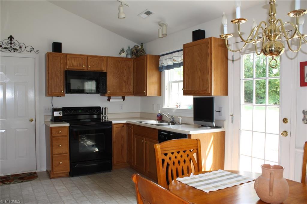 6937 Channel Forest Road Belews Creek, NC 27009 - Photo 10 of 30 Gallery Image 10