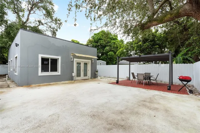 $2,800 | 1850 Northwest 92nd Street, Unit C, Miami, FL 33147