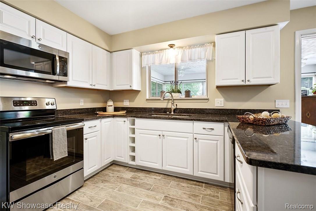 5666 Kennebunk Drive Rochester, MI 48306 - Photo 5 of 18 DSC02021.jpg