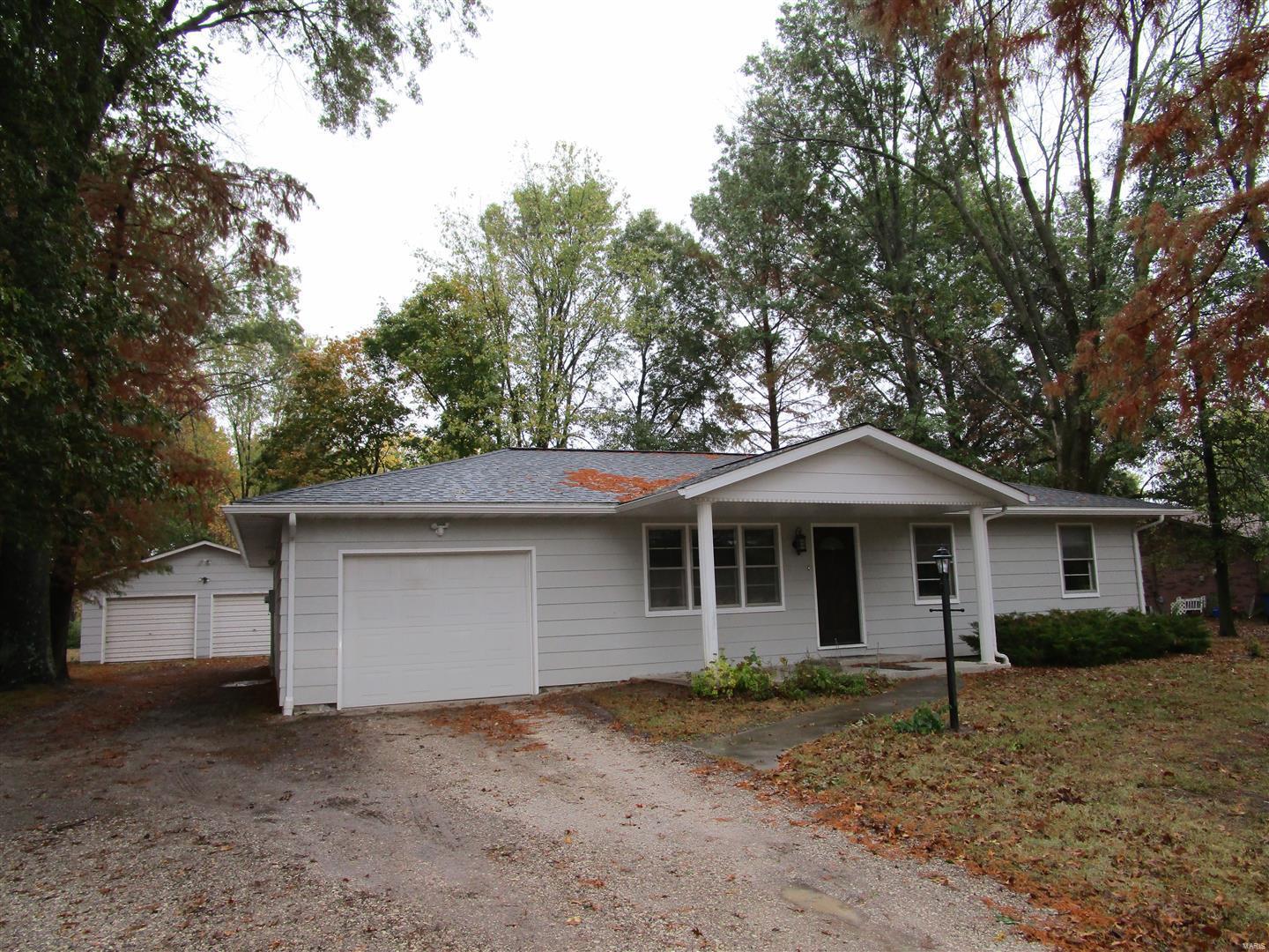 939 Country Club Road Sparta, IL 62286 - Photo 1 of 21