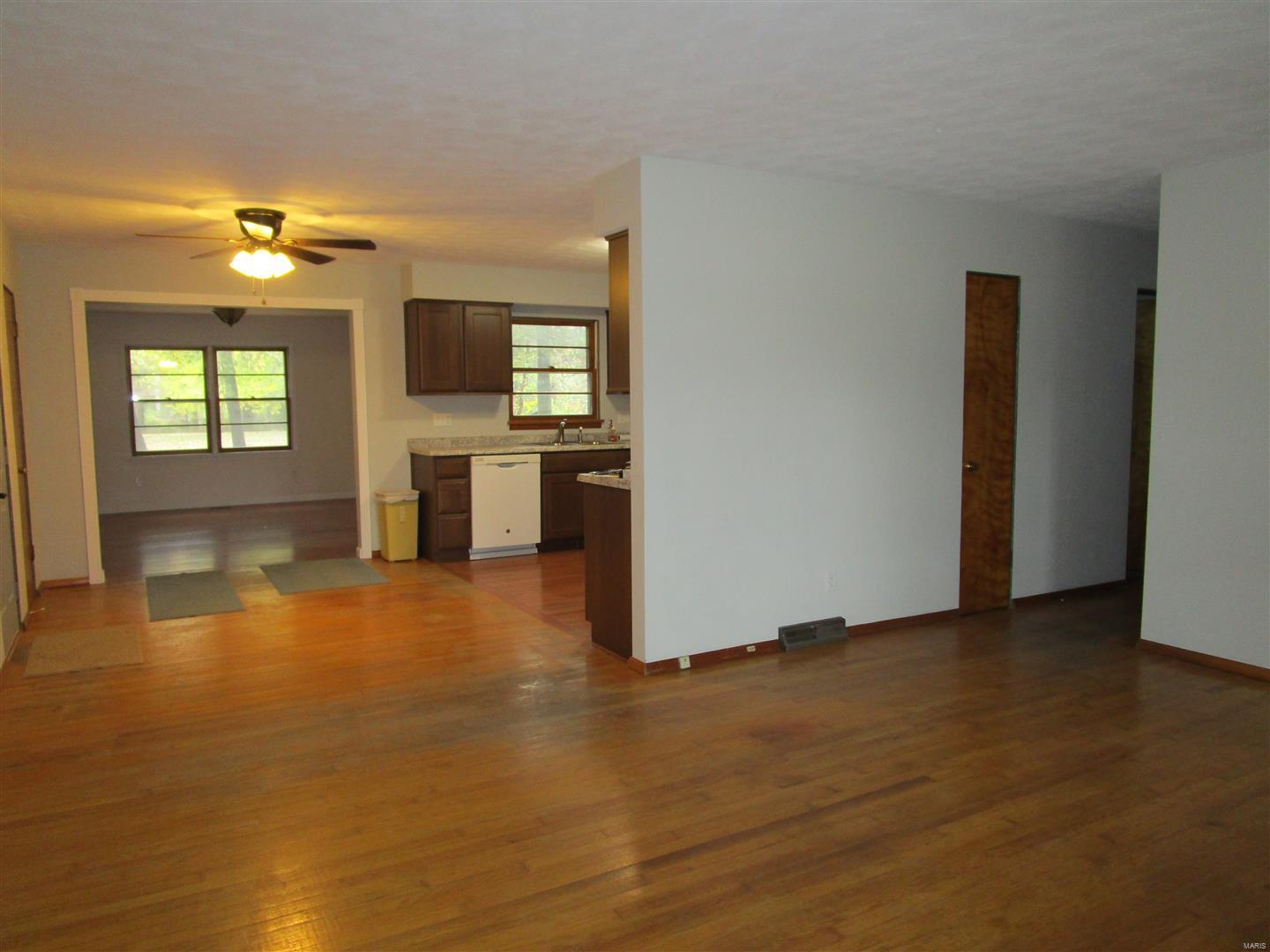 939 Country Club Road Sparta, IL 62286 - Photo 5 of 21