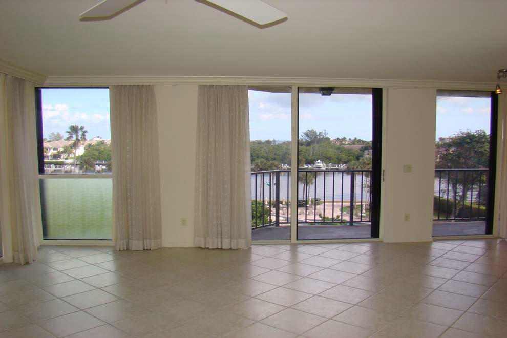 859 Jeffery Street, Unit 514 Boca Raton, FL 33487 - Photo 2 of 12 02_living room