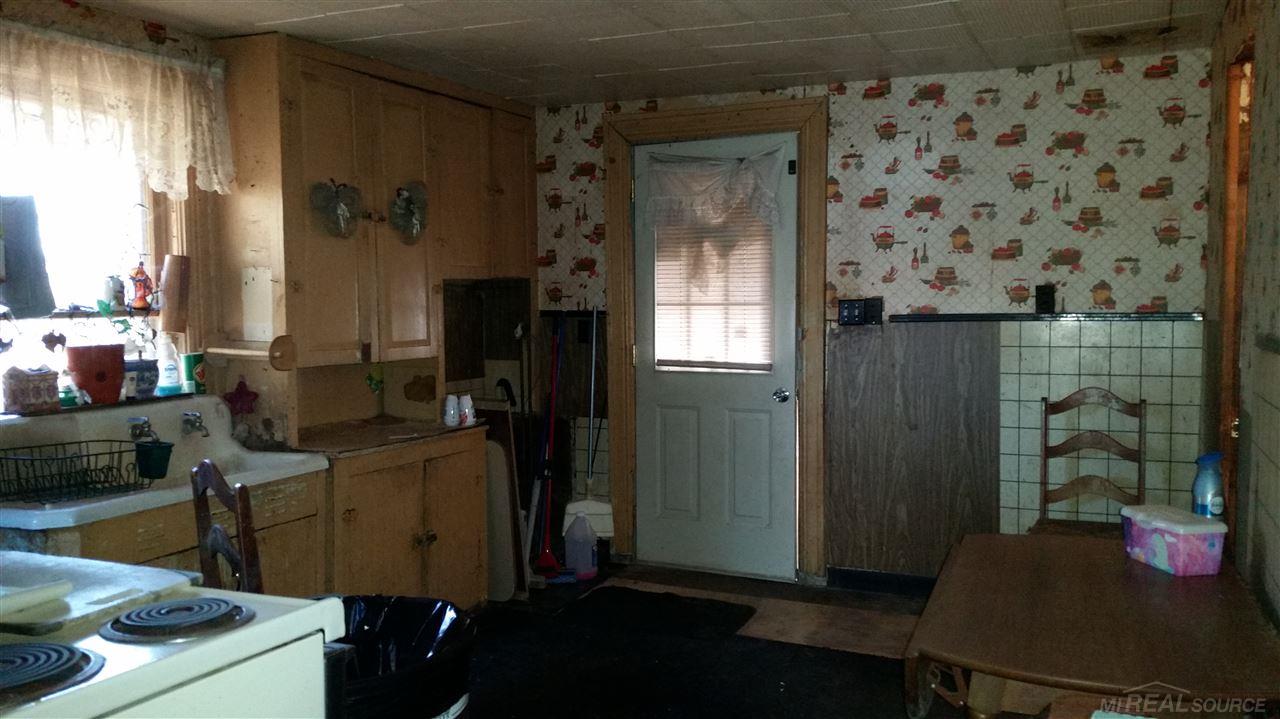 6256 Galbraith Line Road Croswell, MI 48422 - Photo 5 of 16 31315294-4.JPG