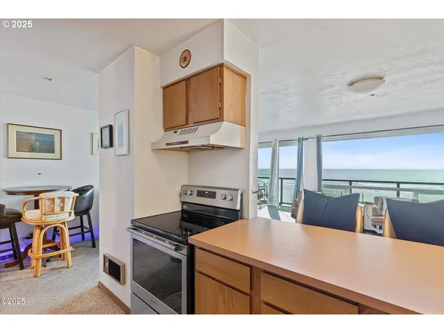 $525,000 | 507 Northwest Alpine Street, Unit 204, Newport, OR 97365