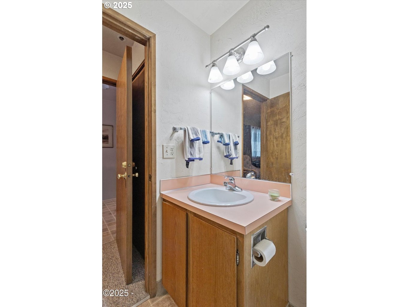 507 Northwest Alpine Street, Unit 204 Newport, OR 97365 - Photo 19 of 30 a bathroom with a sink and a mirror