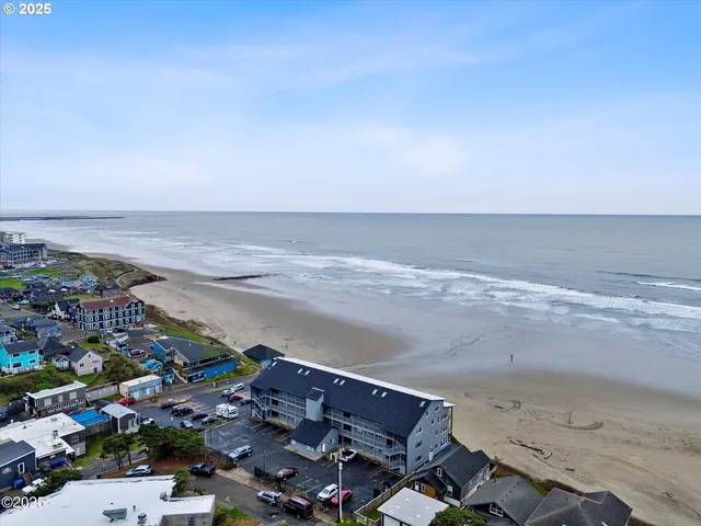 $525,000 | 507 Northwest Alpine Street, Unit 204, Newport, OR 97365