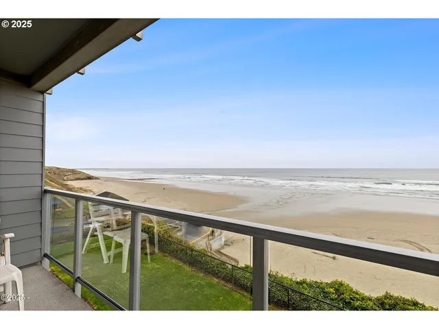 $525,000 | 507 Northwest Alpine Street, Unit 204, Newport, OR 97365