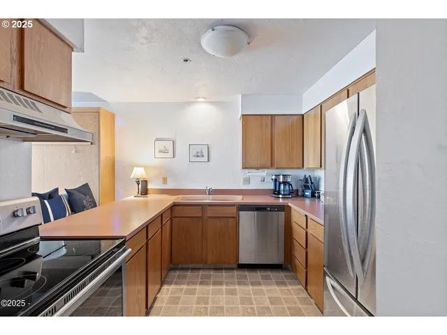 $525,000 | 507 Northwest Alpine Street, Unit 204, Newport, OR 97365