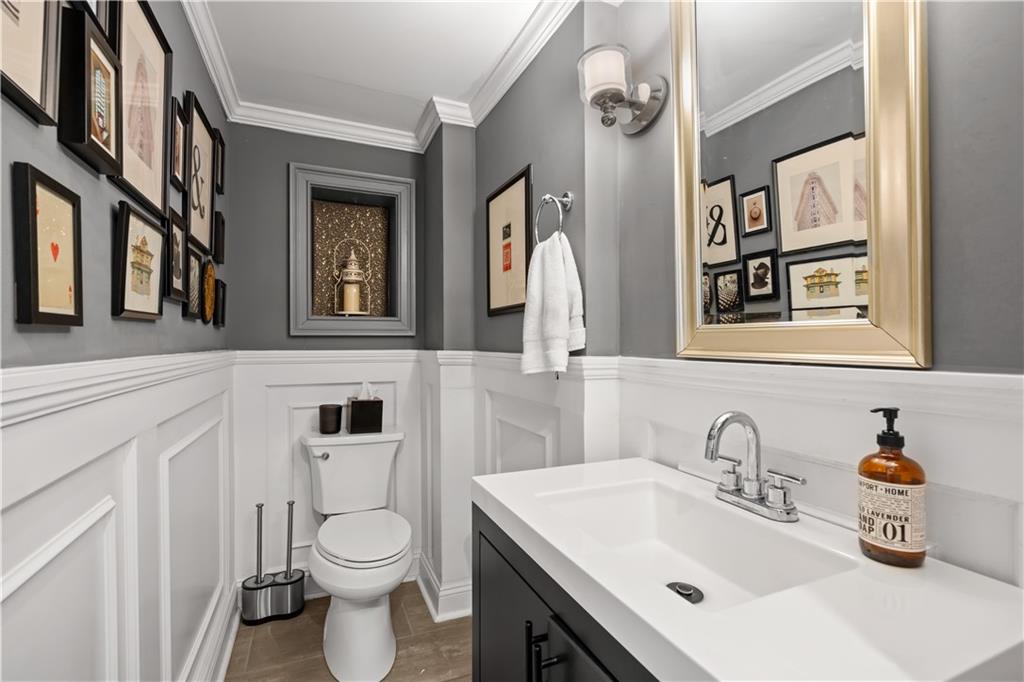 3520 Locust Street Kansas City, MO 64109 - Photo 16 of 43