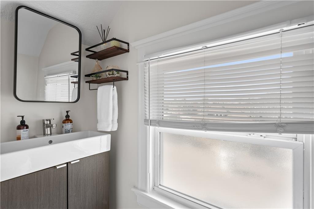 3520 Locust Street Kansas City, MO 64109 - Photo 31 of 43