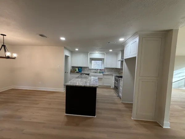 $2,350 | 70 Brookflower Road, Spring, TX 77380