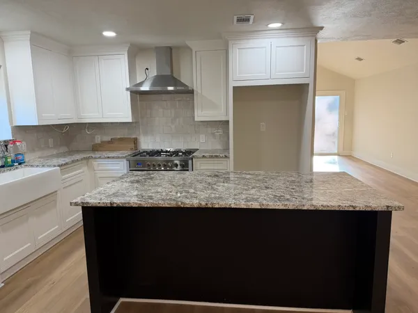 $2,350 | 70 Brookflower Road, Spring, TX 77380