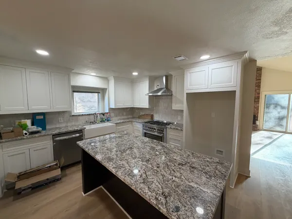 $2,350 | 70 Brookflower Road, Spring, TX 77380