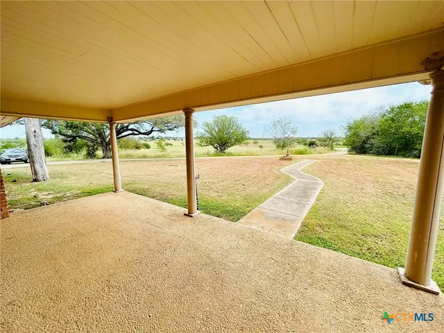 $2,000 | 1040 South S Highway, Nixon, TX 78140