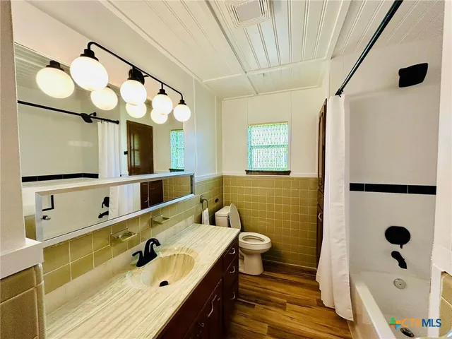 $2,000 | 1040 South S Highway, Nixon, TX 78140