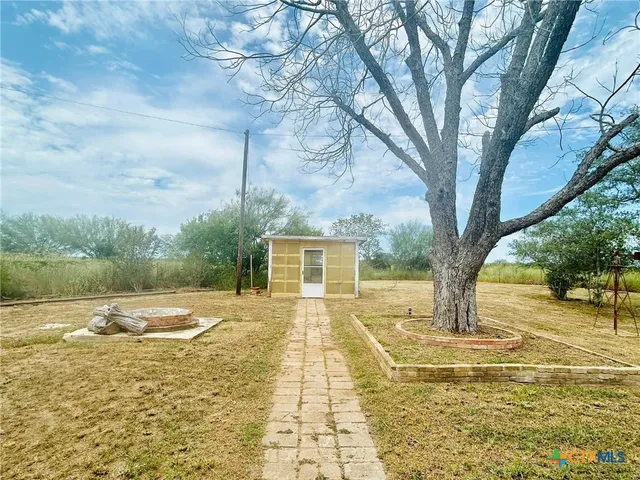 $2,000 | 1040 South S Highway, Nixon, TX 78140